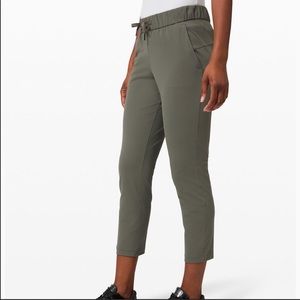 Lululemon on the fly pant 12